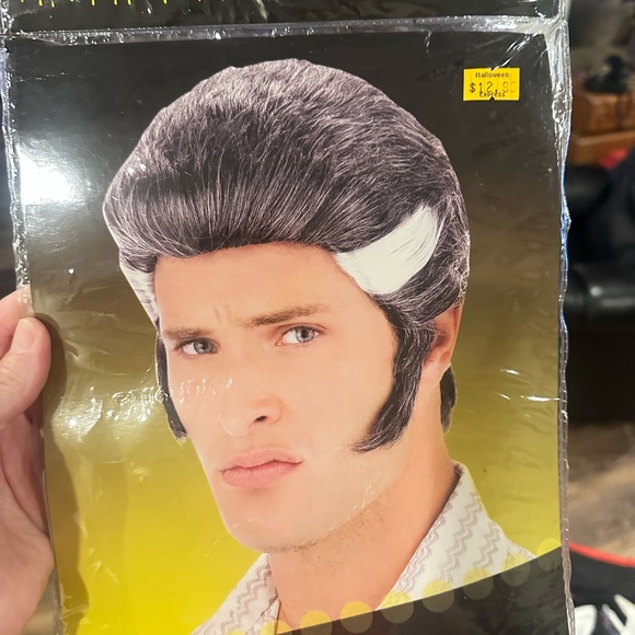 Vampire Costume with Cape and Accessories - Picture 4 of 4